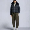 Belle Dune Kurze Daunenjacke mit Lammfellbesatz Belle Dune Kurze Daunenjacke mit Lammfellbesatz