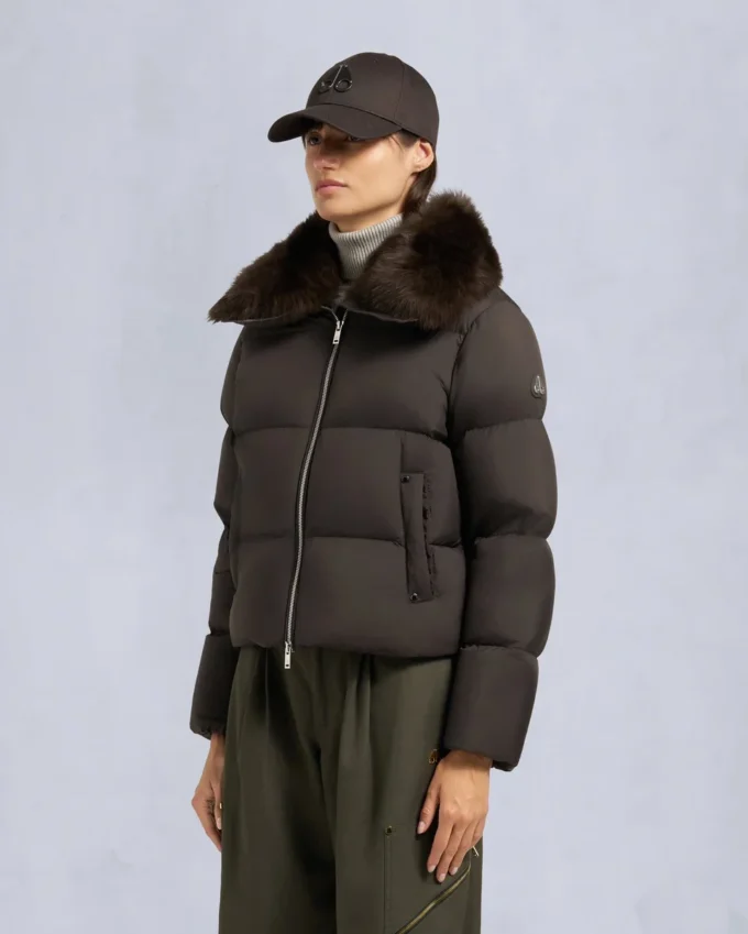 Belle Dune Kurze Daunenjacke mit Lammfellbesatz Belle Dune Kurze Daunenjacke mit Lammfellbesatz