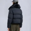 Belle Dune Kurze Daunenjacke mit Lammfellbesatz Belle Dune Kurze Daunenjacke mit Lammfellbesatz