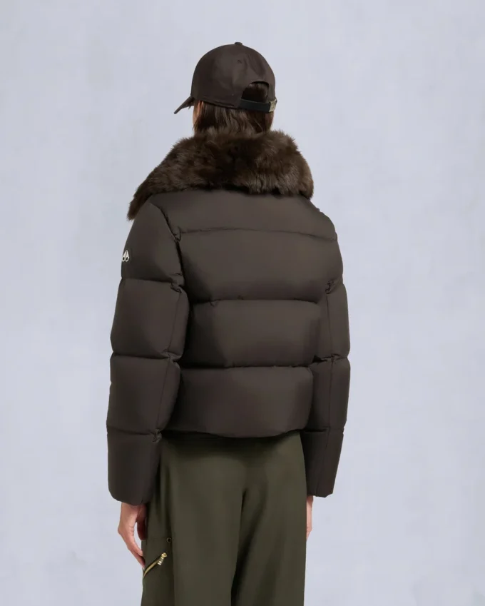 Belle Dune Kurze Daunenjacke mit Lammfellbesatz Belle Dune Kurze Daunenjacke mit Lammfellbesatz
