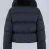 Belle Dune Kurze Daunenjacke mit Lammfellbesatz Belle Dune Kurze Daunenjacke mit Lammfellbesatz