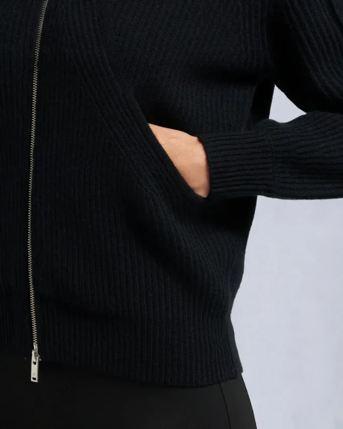 Corina Sweater mit durchgehendem Reißverschluss Corina Sweater mit durchgehendem Reißverschluss