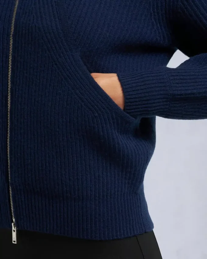 Corina Sweater mit durchgehendem Reißverschluss Corina Sweater mit durchgehendem Reißverschluss