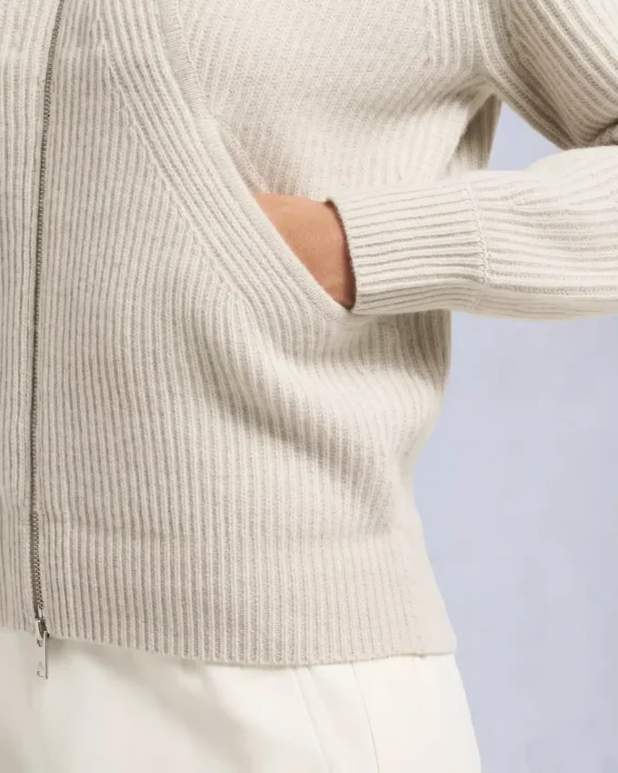 Corina Sweater mit durchgehendem Reißverschluss Corina Sweater mit durchgehendem Reißverschluss